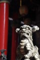拜媽祖保平安-鹿耳門天后宮廟內欄竿的銅獅照片