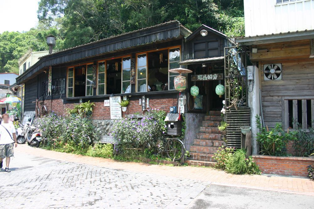 火車站前老街上有許多特色的簡餐咖啡館