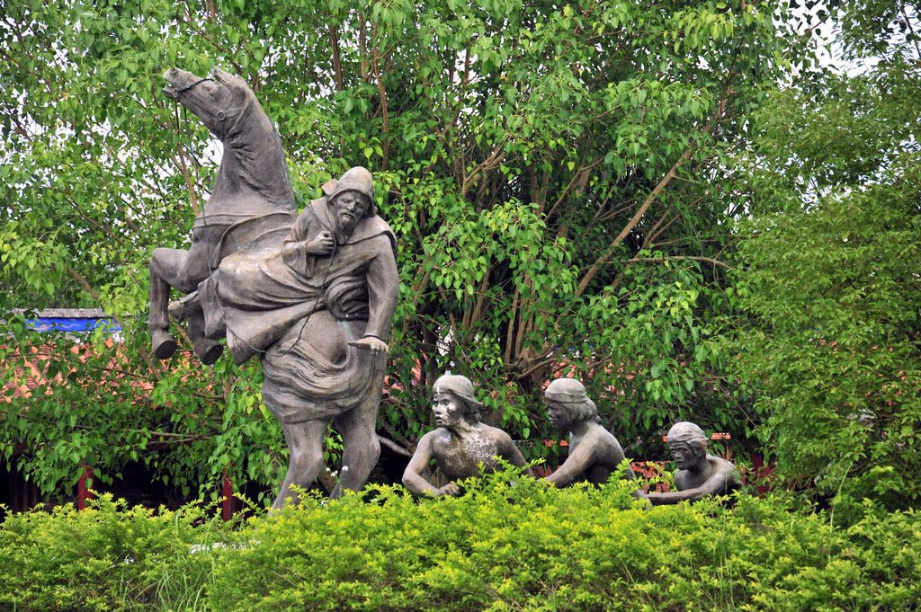 吳鳳與原住民雕像1