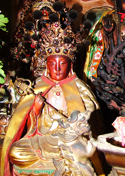 其母因在世时为恶,毁谤佛祖辱骂僧人,死后在阴间受苦受难,孝顺的他便